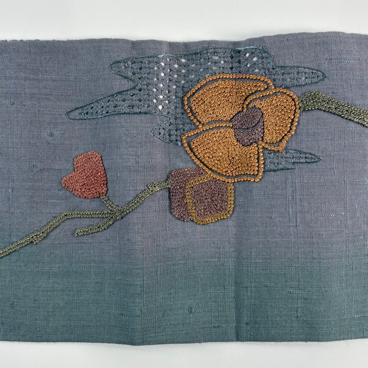 名古屋帯 秀品 紬地 関西仕立て 枝花 相良刺繍 灰紫 正絹｜中古・古着