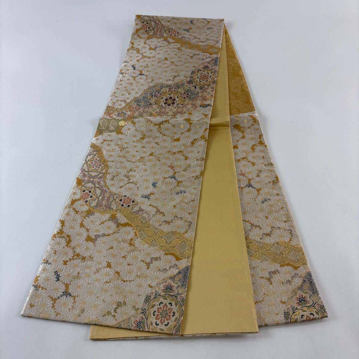 美品】 袋帯 秀品 菊 華文 金糸 箔 山吹茶色 六通 正絹｜中古・古着