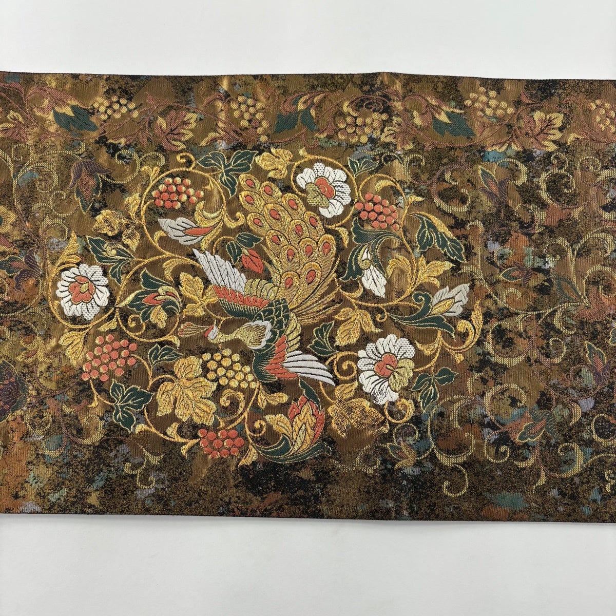 美品】 袋帯 名品 証紙あり 関西仕立て 孔雀 花唐草 刺繍 金糸 金色 六