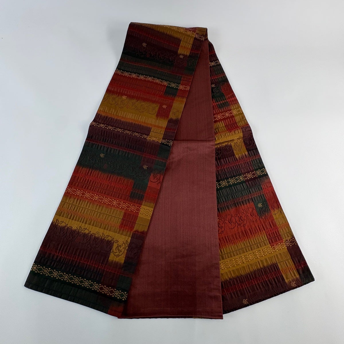 美品】 袋帯 秀品 花唐草 幾何学模様 えんじ色 全通 正絹|中古・古着 美品】 袋帯 秀品 花唐草 幾何学模様 えんじ色 全通 正絹|中古・古着