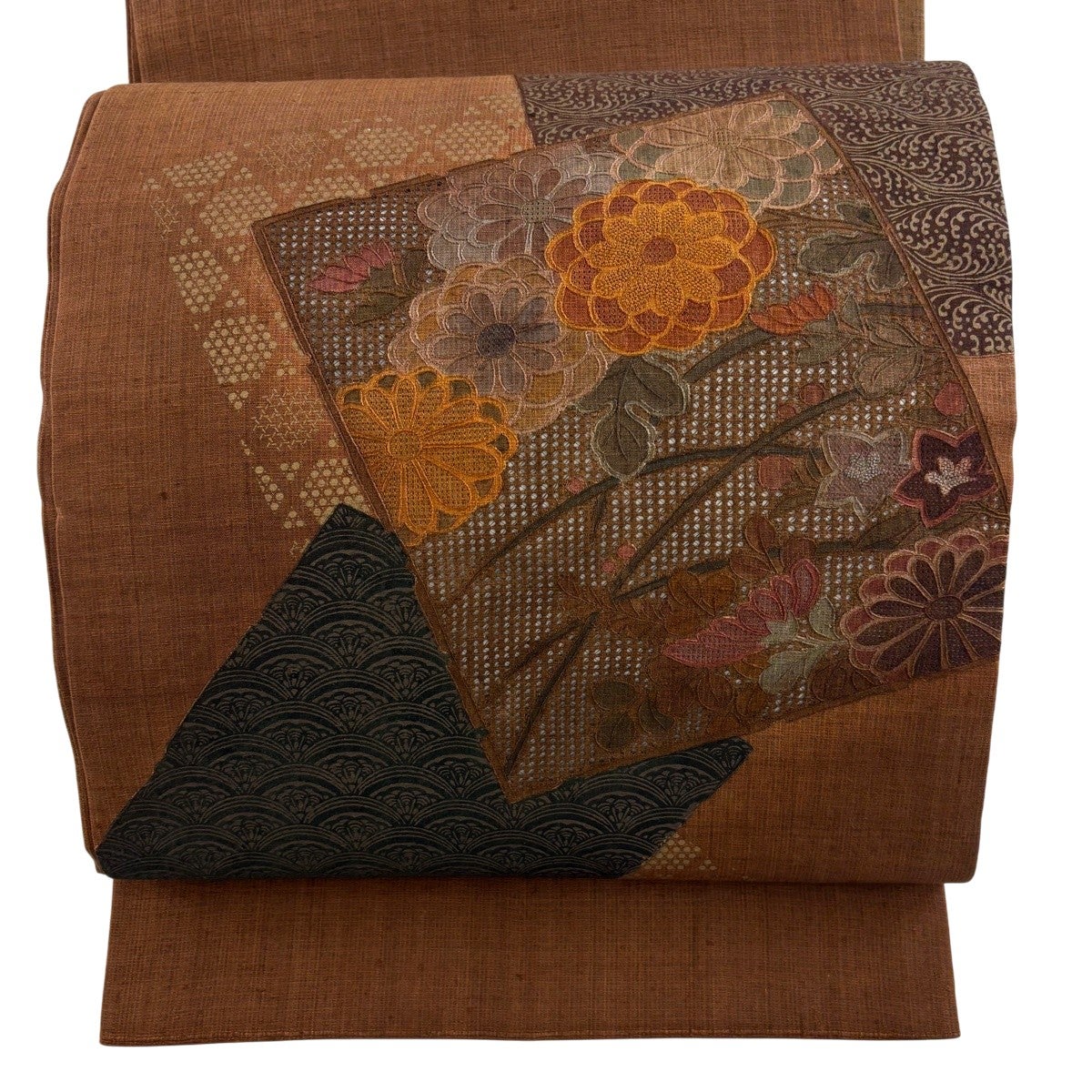 袋帯 秀品 色紙 草花 刺繍 茶色 お太鼓柄 正絹|中古・古着 袋帯 秀品 色紙 草花 刺繍 茶色 お太鼓柄 正絹|中古・古着