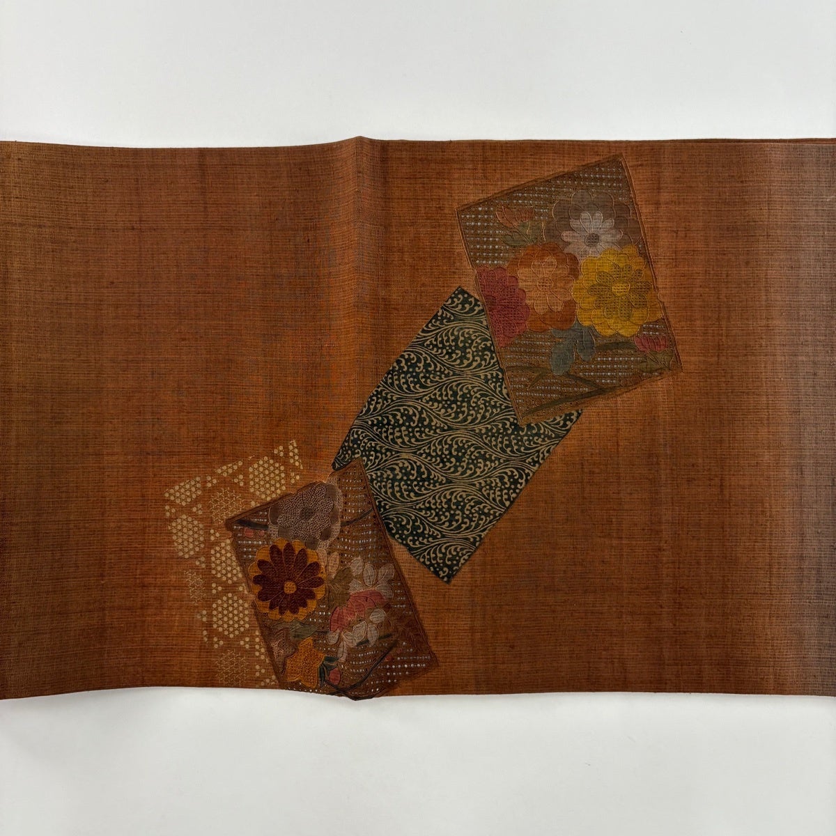 袋帯 秀品 色紙 草花 刺繍 茶色 お太鼓柄 正絹|中古・古着 袋帯 秀品 色紙 草花 刺繍 茶色 お太鼓柄 正絹|中古・古着