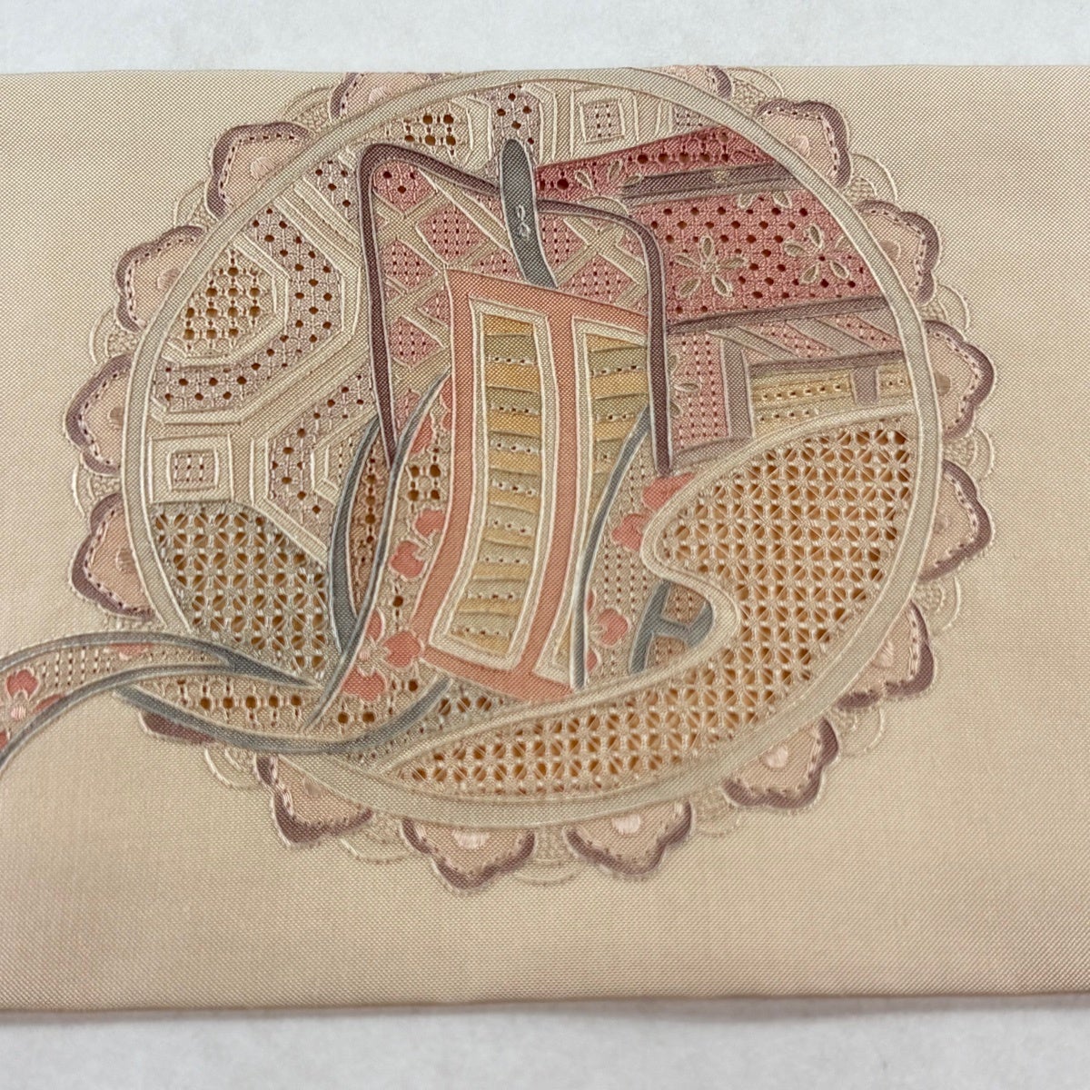 名古屋帯 優品 御所車 菊 刺繍 ベージュ 正絹｜中古・古着・リサイクル