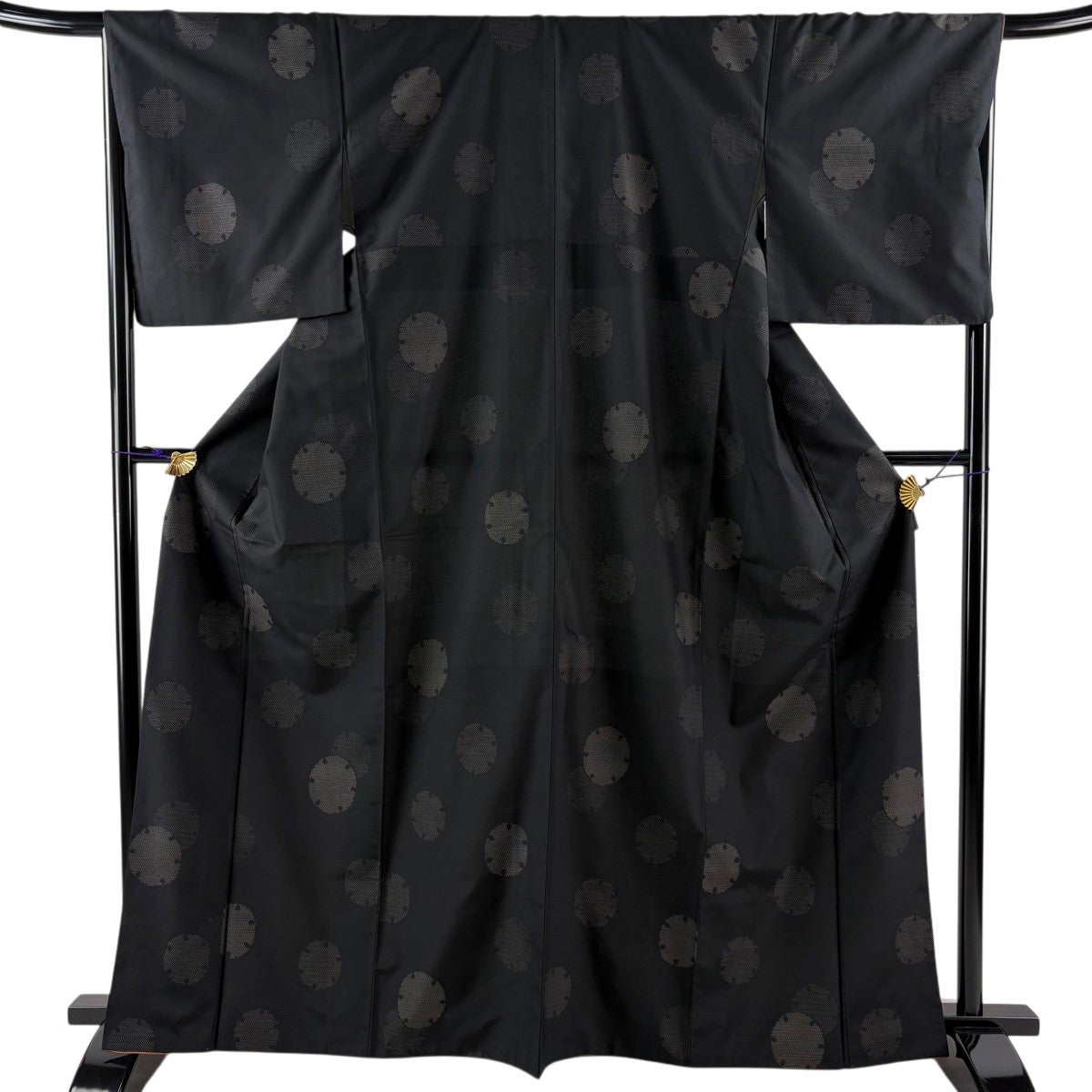 美品】 紬 身丈165.5cm 裄丈67.5cm L 袷 雪輪 墨色 正絹 秀品｜中古