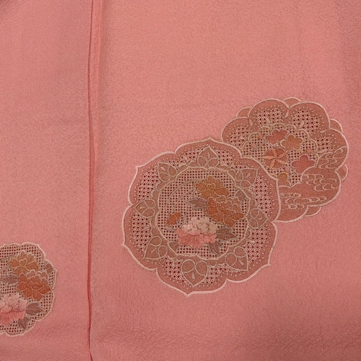 美品】 付下げ 身丈157.5cm 裄丈64.5cm M 袷 草花 刺繍 銀彩 ピンク