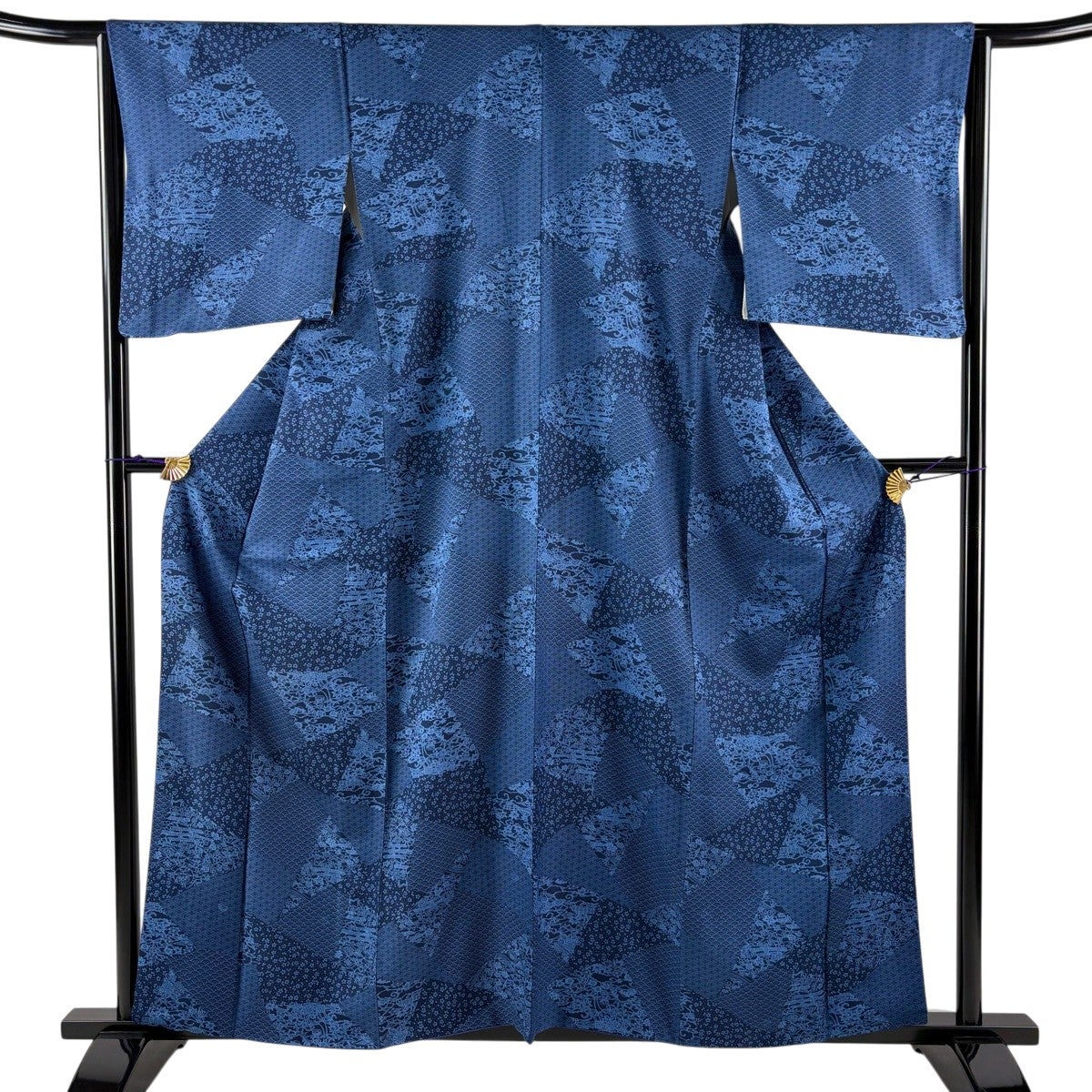超美品　正絹　現代　着物　小紋　トール　165裄66.5 黒　白　金彩　千鳥　波 小紋 身丈155cm 裄丈66.5cm M 袷 やまと うさぎ 芝 金彩 紺色 正絹 秀