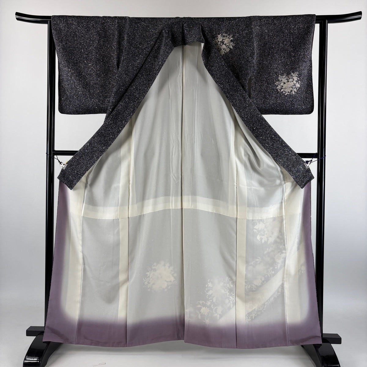 付下げ 身丈163.5cm 裄丈64.5cm M 袷 草花 花唐草 金糸 黒灰 正絹 秀品