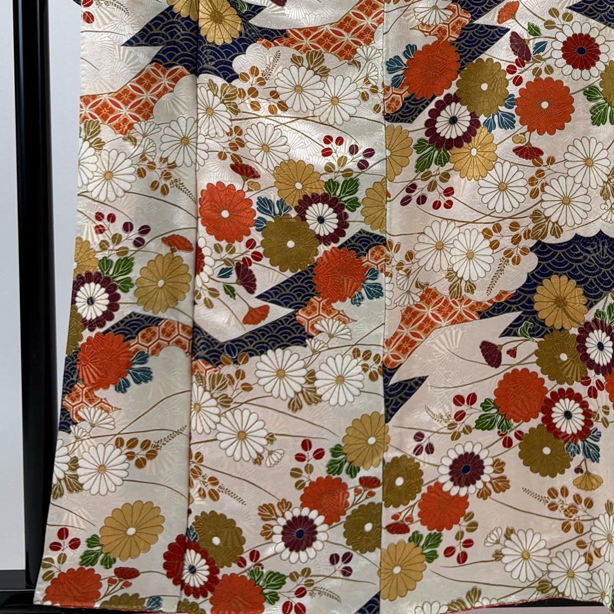 振袖 身丈159.5cm 裄丈63.5cm S 袷 菊 青海波 金糸 金彩 クリーム 正絹