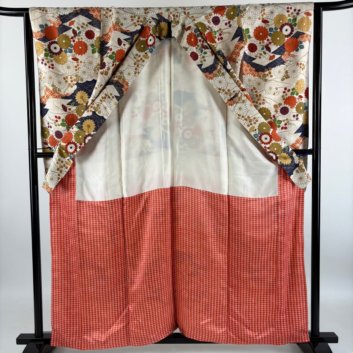 振袖 身丈159.5cm 裄丈63.5cm S 袷 菊 青海波 金糸 金彩 クリーム 正絹