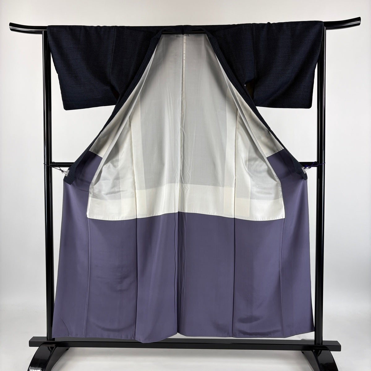 美品】 紬 身丈155.5cm 裄丈64cm M 袷 バチ衿 絣 紺色 正絹 名品｜中古
