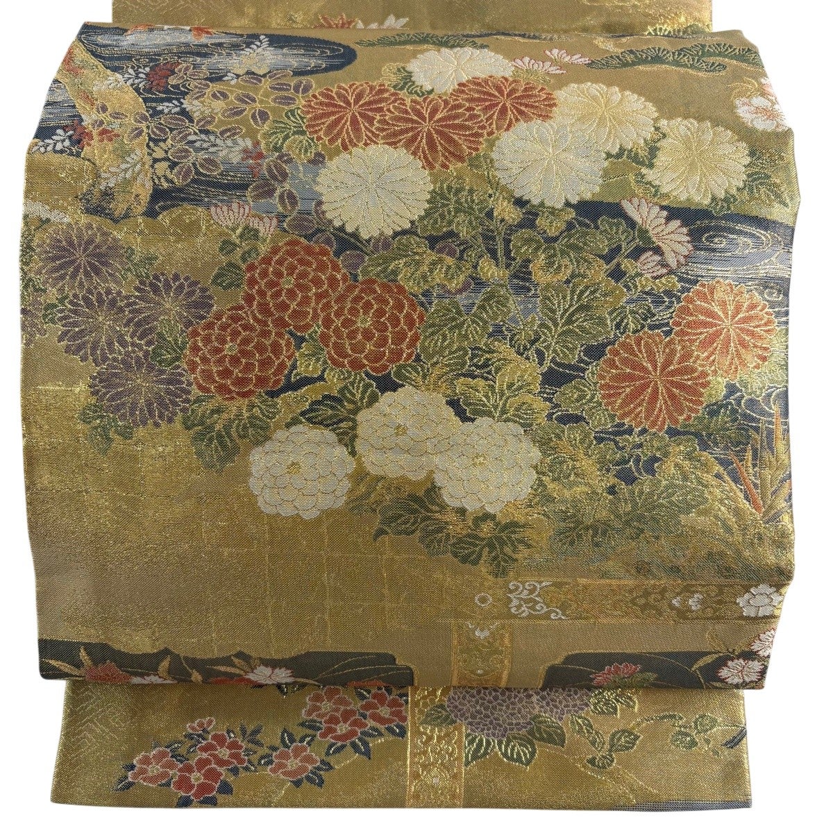 美品】 丸帯 名品 菊 流水 箔 金糸 金色 お太鼓柄 正絹｜中古・古着
